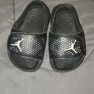Like new kids Jordan slides